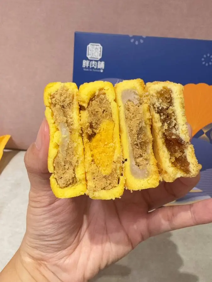 胖肉鋪藏月六饌四款肉鬆餅剖面併排對照
